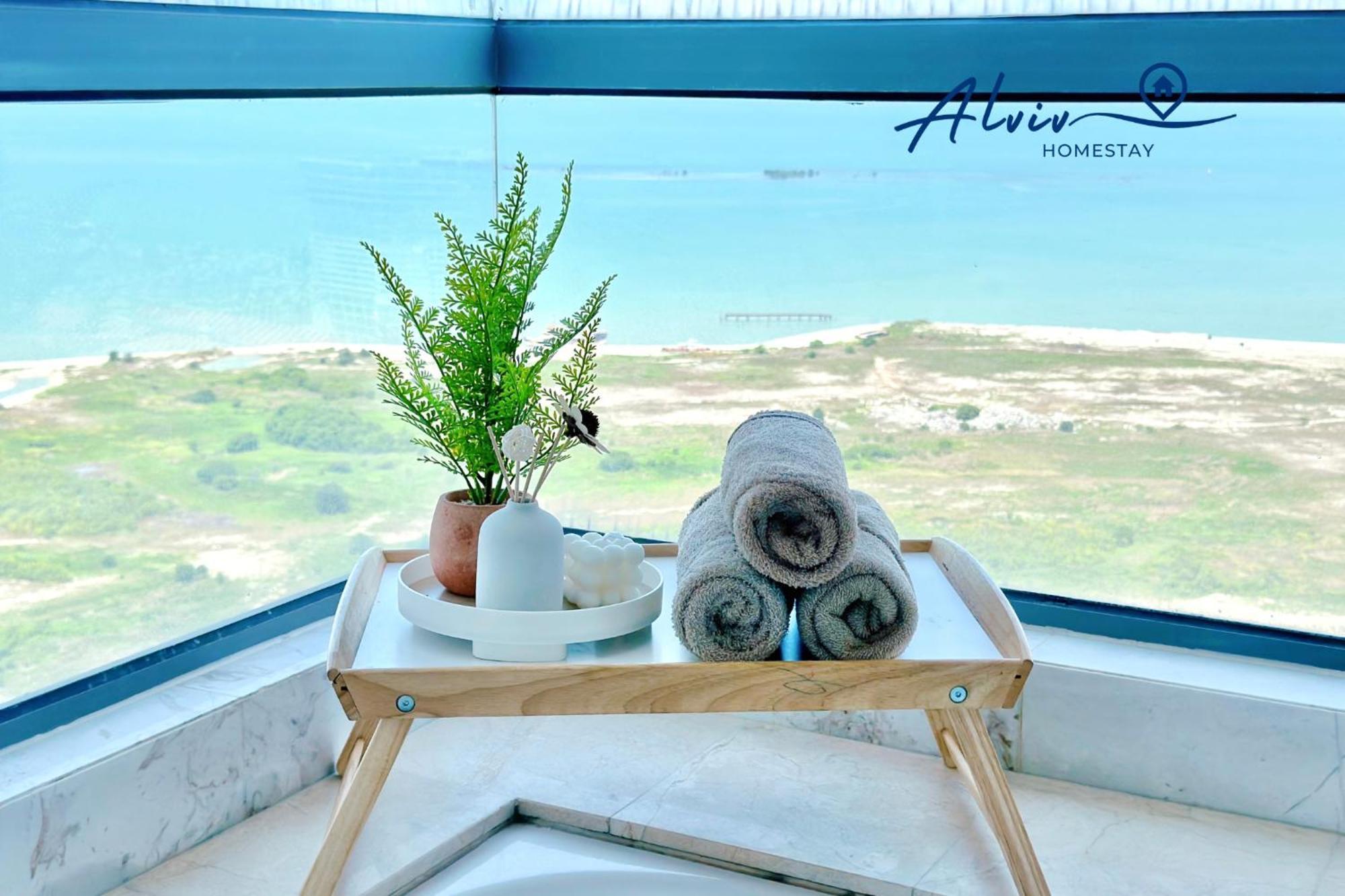 Silverscape: Luxury With Infinity Pool Near Jonker Street Apartment