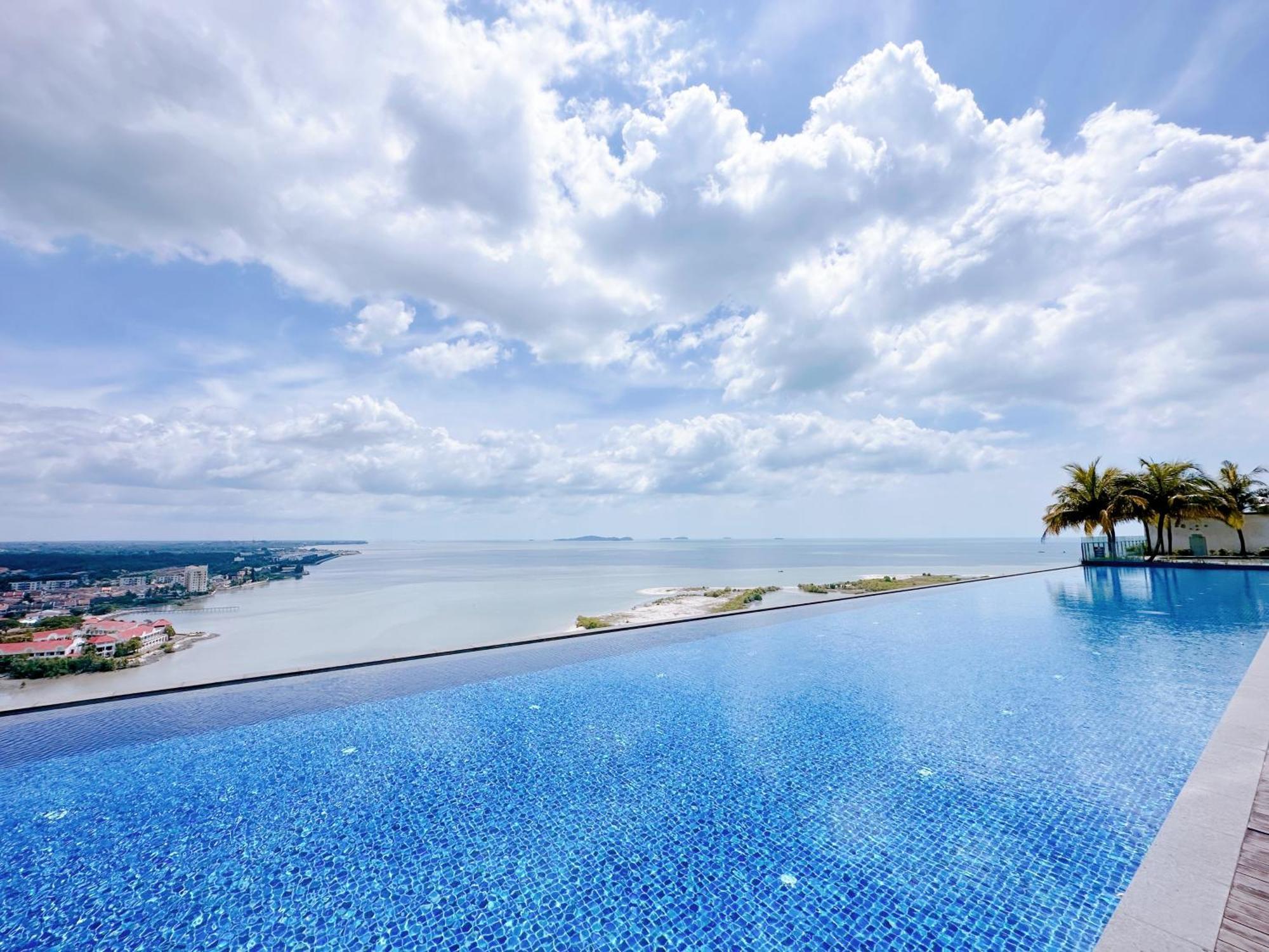 Apartment Silverscape: Luxury With Infinity Pool Near Jonker Street
