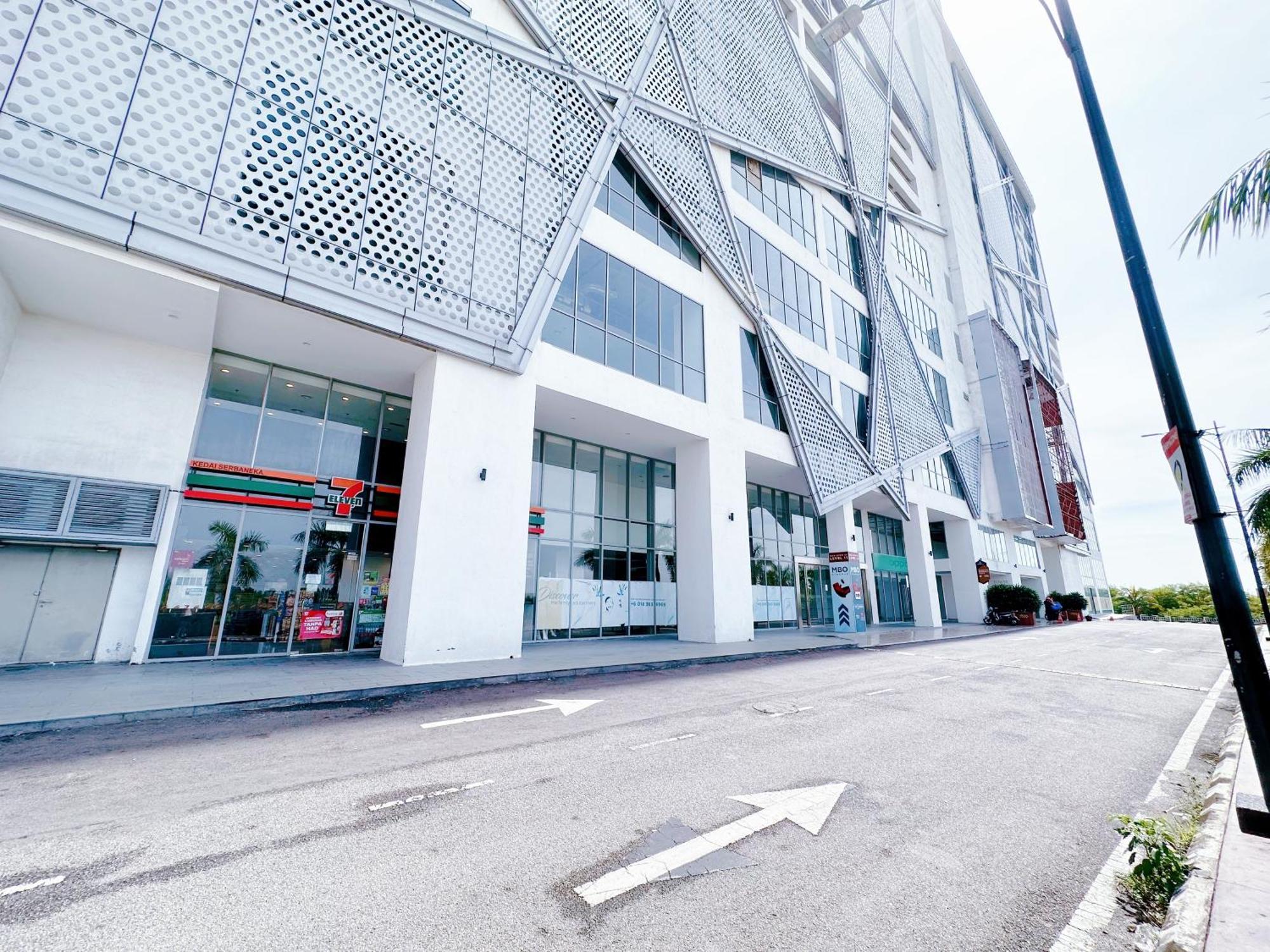 Apartment Silverscape: Luxury With Infinity Pool Near Jonker Street