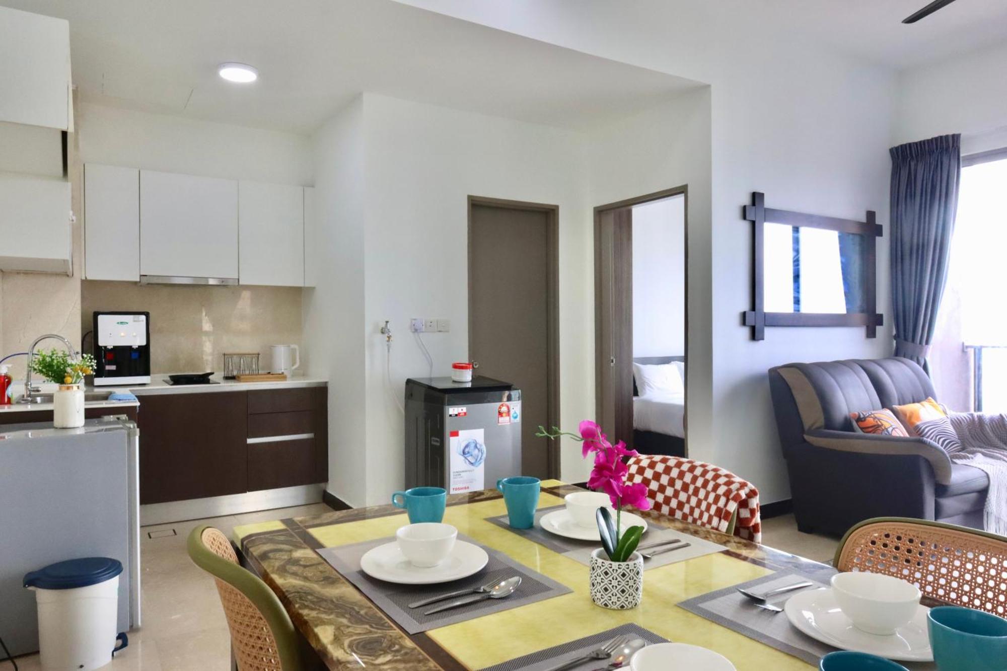 Silverscape: Luxury With Infinity Pool Near Jonker Street Apartment